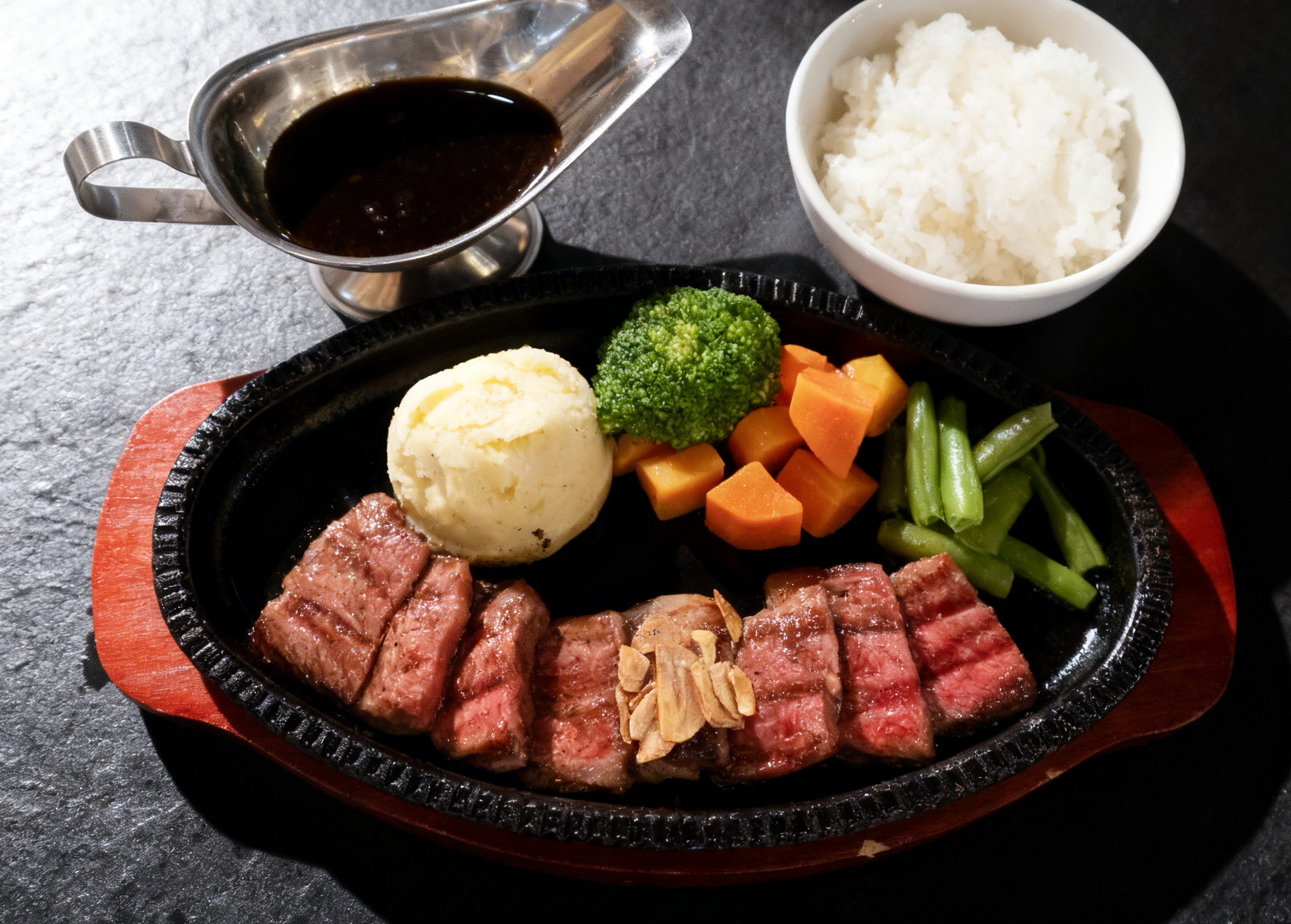 Teppan Pot Wagyu Cubes and Cheese with Rice